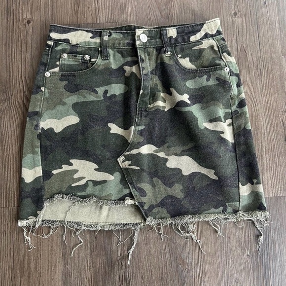 Forever 21 Dresses & Skirts - Forever 21 Camouflage Frayed Hem Skirt